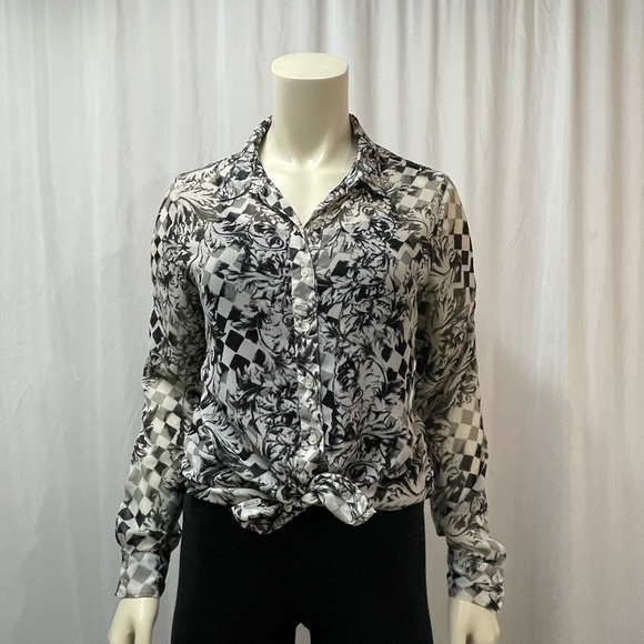 Suzy Shier Checkered Button Down Blouse Size Small - Picture 1 of 7